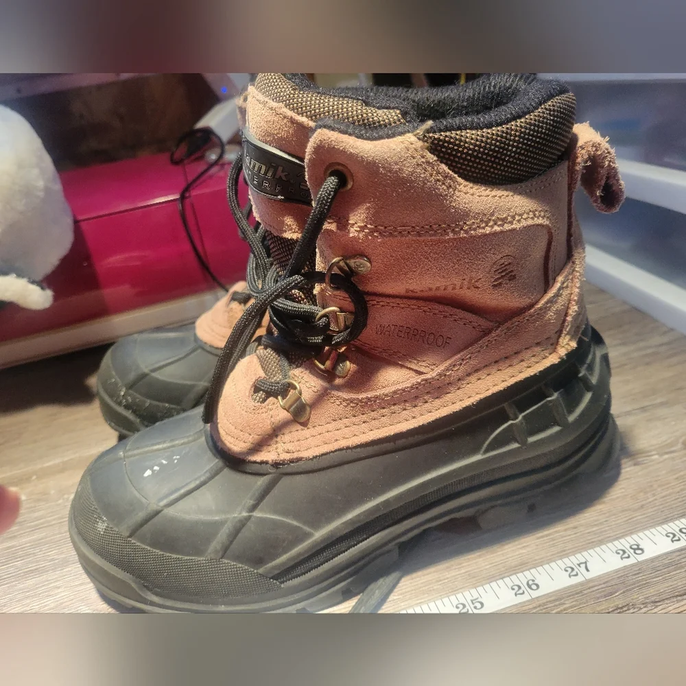 Kamik Womans Lace Up‎ Snow Boots Size 7